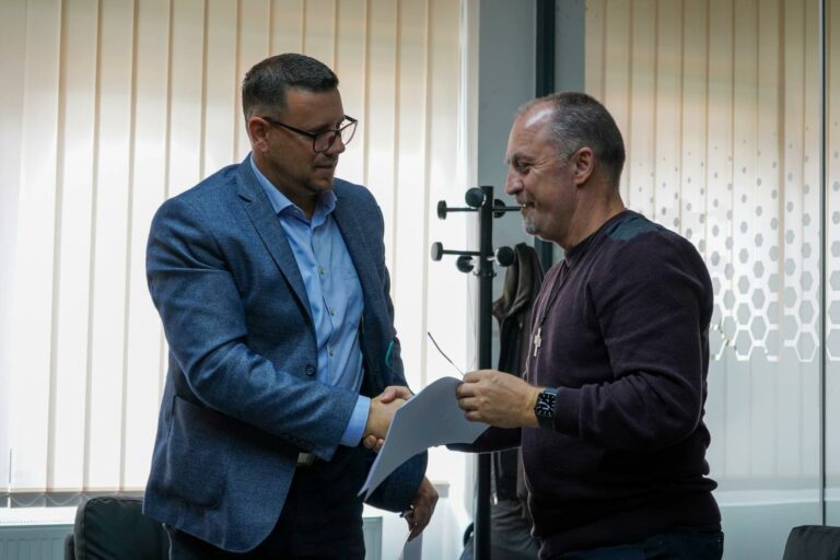 d184de22-872c-4c3c-b7a2-2d7032028a73